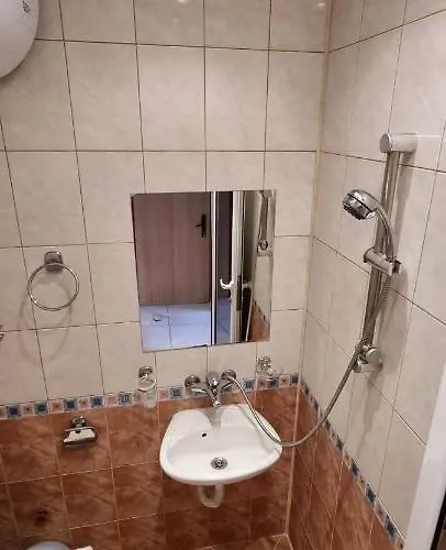 “poli” Gæstehus