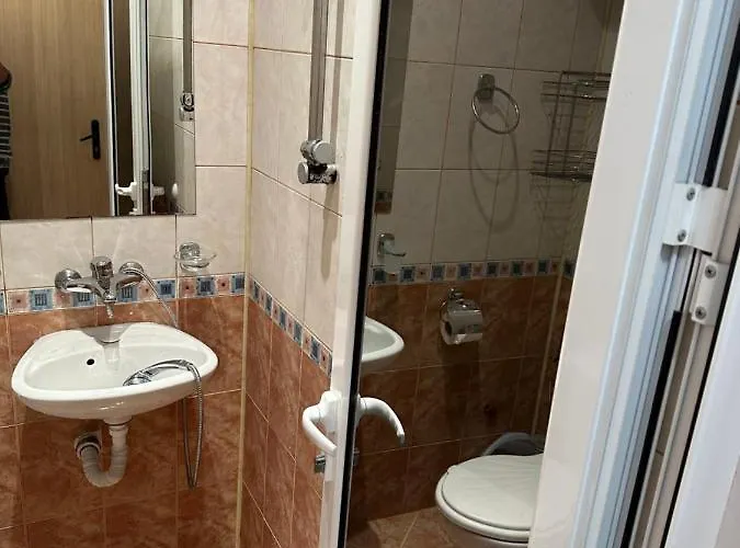 “poli” Gæstehus