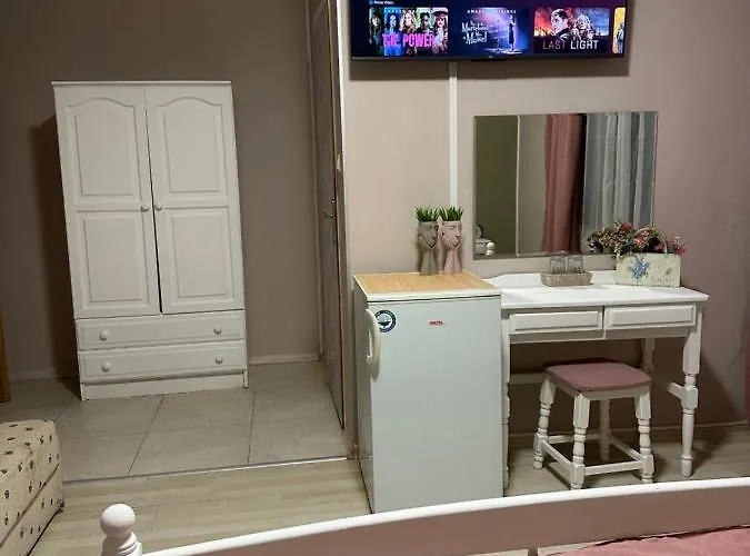 “poli” Gæstehus